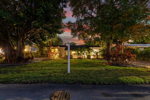 House in Wilton Manors, Florida 3 bedrooms, 152.55 sq.m. № 1182186 - photo 14