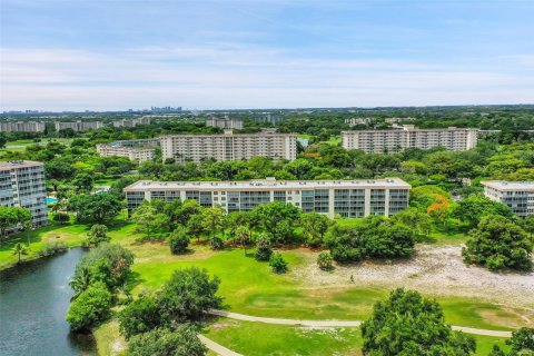 Condo in Pompano Beach, Florida, 1 bedroom  № 1231460 - photo 16