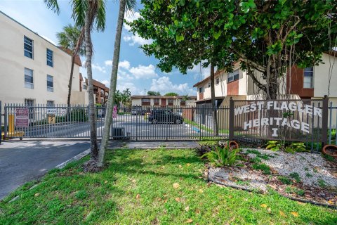 Condominio en venta en Sweetwater, Florida, 2 dormitorios, 66.89 m2 № 1355530 - foto 17