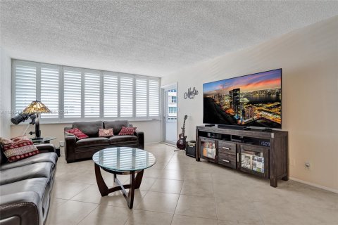 Condominio en venta en Fort Lauderdale, Florida, 1 dormitorio, 83.24 m2 № 1355295 - foto 21