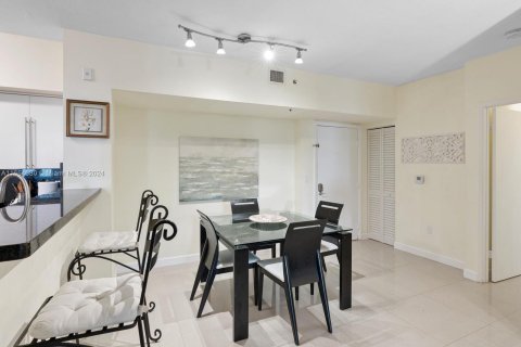 Condominio en venta en Aventura, Florida, 2 dormitorios, 109.62 m2 № 1355298 - foto 2