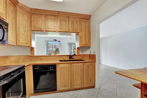 Townhouse in Deerfield Beach, Florida 2 bedrooms, 132.76 sq.m. № 1077776 - photo 27