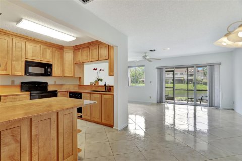 Townhouse in Deerfield Beach, Florida 2 bedrooms, 132.76 sq.m. № 1077776 - photo 30