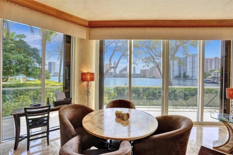 Condo in Aventura, Florida, 3 bedrooms  № 495560 - photo 12