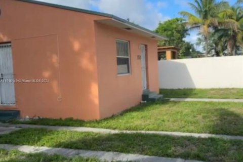 Commercial property in Miami, Florida 133.78 sq.m. № 1237713 - photo 4