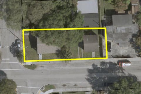 Commercial property in Miami, Florida 133.78 sq.m. № 1237713 - photo 1