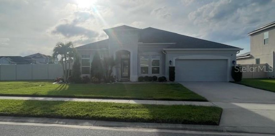 House in Saint Cloud, Florida 4 bedrooms, 272.39 sq.m. № 1383208