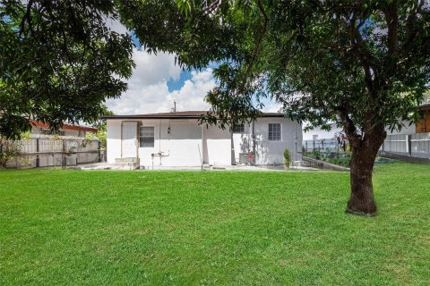 House in Miami, Florida 3 bedrooms, 107.95 sq.m. № 1430030 - photo 29