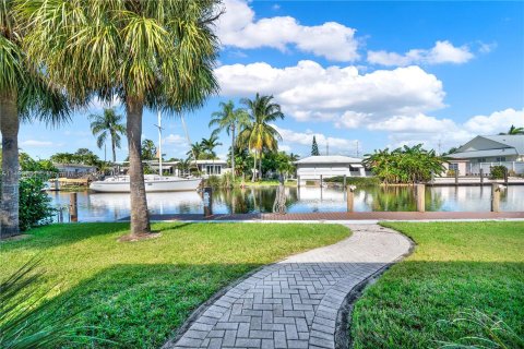 Villa ou maison à vendre à Fort Lauderdale, Floride: 4 chambres, 247.31 m2 № 886031 - photo 23