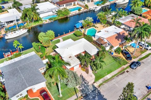 Villa ou maison à vendre à Fort Lauderdale, Floride: 4 chambres, 247.31 m2 № 886031 - photo 15