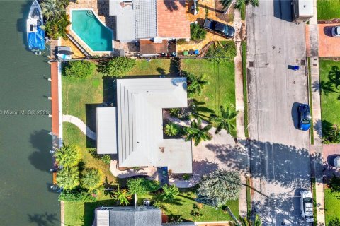 Villa ou maison à vendre à Fort Lauderdale, Floride: 4 chambres, 247.31 m2 № 886031 - photo 13