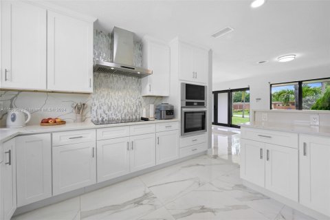 Casa en venta en North Miami Beach, Florida, 4 dormitorios, 190.64 m2 № 1348025 - foto 20