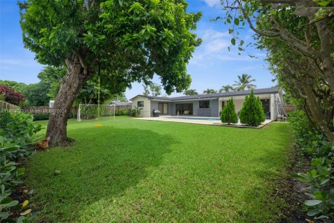 House in North Miami Beach, Florida 4 bedrooms, 190.64 sq.m. № 1348025 - photo 14