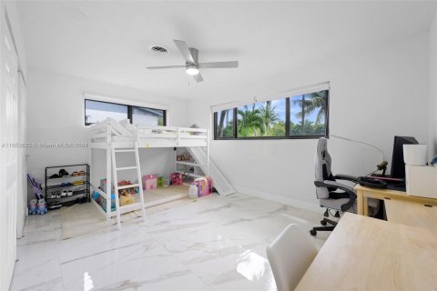 House in North Miami Beach, Florida 4 bedrooms, 190.64 sq.m. № 1348025 - photo 8