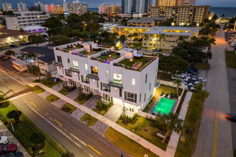 Adosado en venta en Pompano Beach, Florida, 5 dormitorios, 235.23 m2 № 1238964 - foto 29