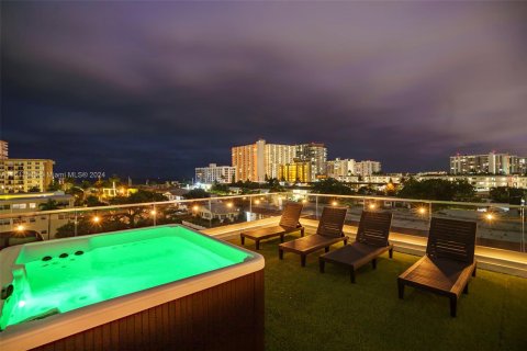 Adosado en venta en Pompano Beach, Florida, 5 dormitorios, 235.23 m2 № 1238964 - foto 7