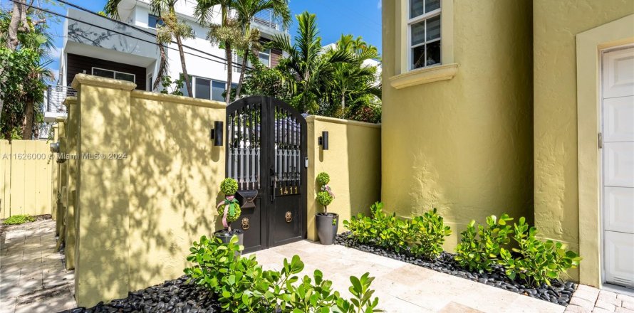 Townhouse in Fort Lauderdale, Florida 4 bedrooms, 240.25 sq.m. № 1272362