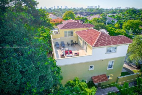 Adosado en venta en Fort Lauderdale, Florida, 4 dormitorios, 240.25 m2 № 1272362 - foto 3