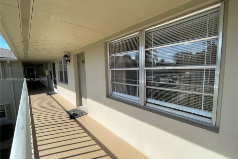 Condo in Port St. Lucie, Florida, 1 bedroom  № 1187145 - photo 18