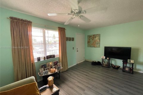 Condo in Port St. Lucie, Florida, 1 bedroom  № 1187145 - photo 10