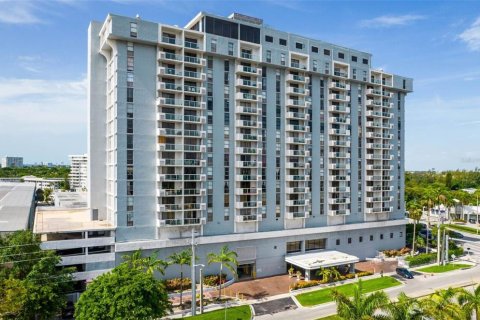 Condominio en venta en North Miami, Florida, 2 dormitorios, 92.9 m2 № 878850 - foto 1