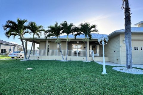 House in Port Charlotte, Florida 3 bedrooms, 184.6 sq.m. № 1087033 - photo 6