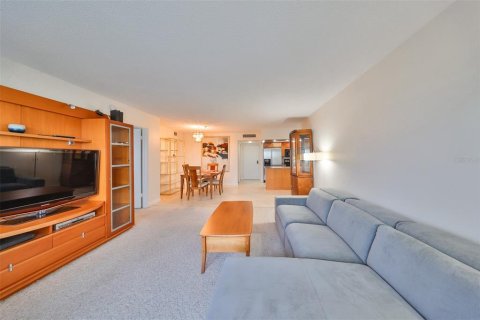 Condo in Saint Petersburg, Florida, 2 bedrooms  № 1361069 - photo 12