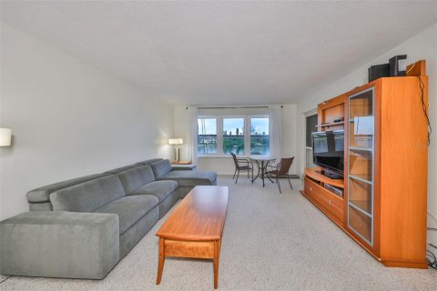 Condo in Saint Petersburg, Florida, 2 bedrooms  № 1361069 - photo 10