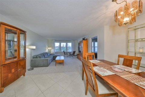 Condo in Saint Petersburg, Florida, 2 bedrooms  № 1361069 - photo 8