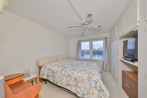 Condo in Saint Petersburg, Florida, 2 bedrooms  № 1361069 - photo 19