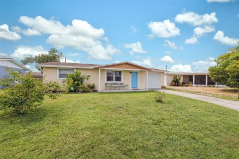 House in Holiday, Florida 2 bedrooms, 80.92 sq.m. № 1361099 - photo 2