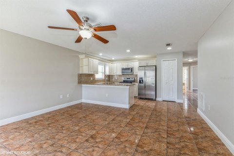 Villa ou maison à vendre à Kissimmee, Floride: 3 chambres, 104.61 m2 № 1289740 - photo 4