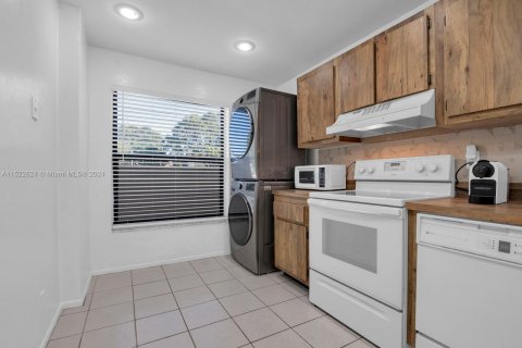 Condominio en venta en Pembroke Pines, Florida, 2 dormitorios, 112.78 m2 № 980334 - foto 14