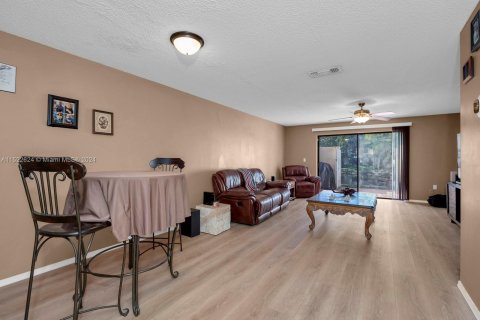 Copropriété à vendre à Pembroke Pines, Floride: 2 chambres, 112.78 m2 № 980334 - photo 7