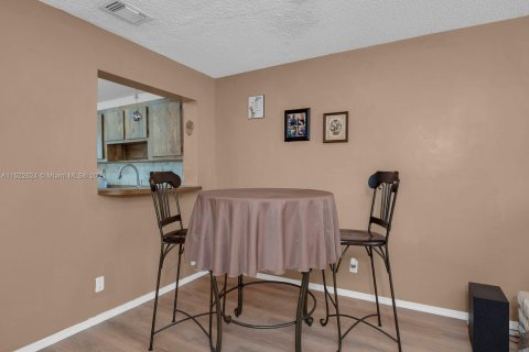 Condominio en venta en Pembroke Pines, Florida, 2 dormitorios, 112.78 m2 № 980334 - foto 11