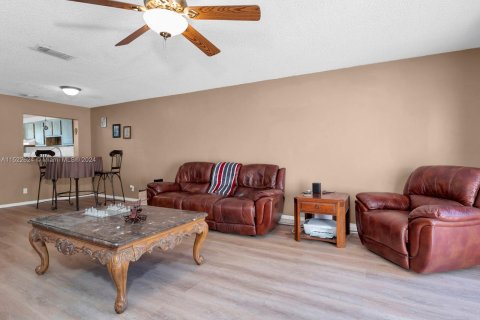 Condominio en venta en Pembroke Pines, Florida, 2 dormitorios, 112.78 m2 № 980334 - foto 10