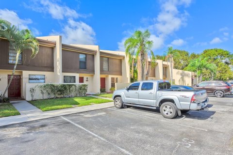 Condominio en venta en Pembroke Pines, Florida, 2 dormitorios, 112.78 m2 № 980334 - foto 3