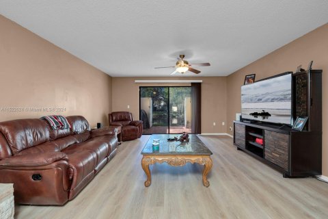 Condominio en venta en Pembroke Pines, Florida, 2 dormitorios, 112.78 m2 № 980334 - foto 17