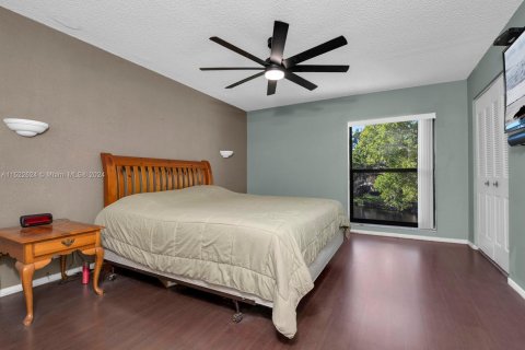 Condo in Pembroke Pines, Florida, 2 bedrooms  № 980334 - photo 20