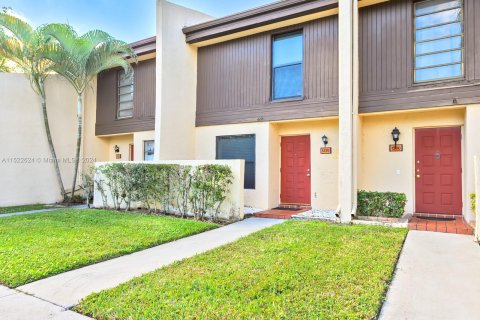Condominio en venta en Pembroke Pines, Florida, 2 dormitorios, 112.78 m2 № 980334 - foto 5