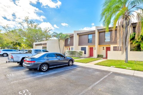 Condominio en venta en Pembroke Pines, Florida, 2 dormitorios, 112.78 m2 № 980334 - foto 2