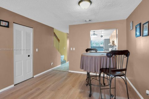 Condo in Pembroke Pines, Florida, 2 bedrooms  № 980334 - photo 8