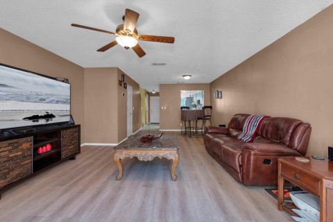 Condominio en venta en Pembroke Pines, Florida, 2 dormitorios, 112.78 m2 № 980334 - foto 9