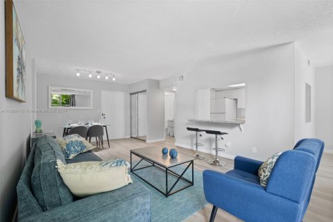 Condo in Sunny Isles Beach, Florida, 1 bedroom  № 1380517 - photo 2