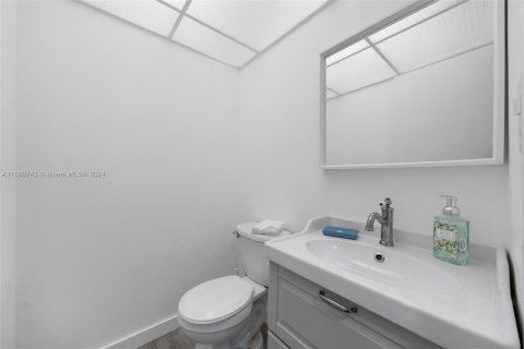 Condo in Sunny Isles Beach, Florida, 1 bedroom  № 1380517 - photo 15