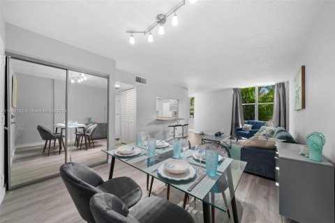 Condo in Sunny Isles Beach, Florida, 1 bedroom  № 1380517 - photo 1