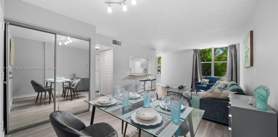 Condo in Sunny Isles Beach, Florida, 1 bedroom  № 1380517