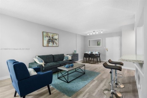 Condo in Sunny Isles Beach, Florida, 1 bedroom  № 1380517 - photo 3