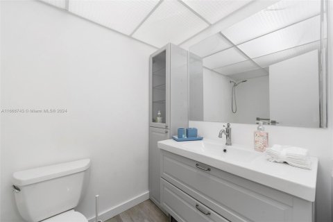 Condo in Sunny Isles Beach, Florida, 1 bedroom  № 1380517 - photo 12