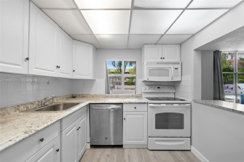 Condo in Sunny Isles Beach, Florida, 1 bedroom  № 1380517 - photo 7